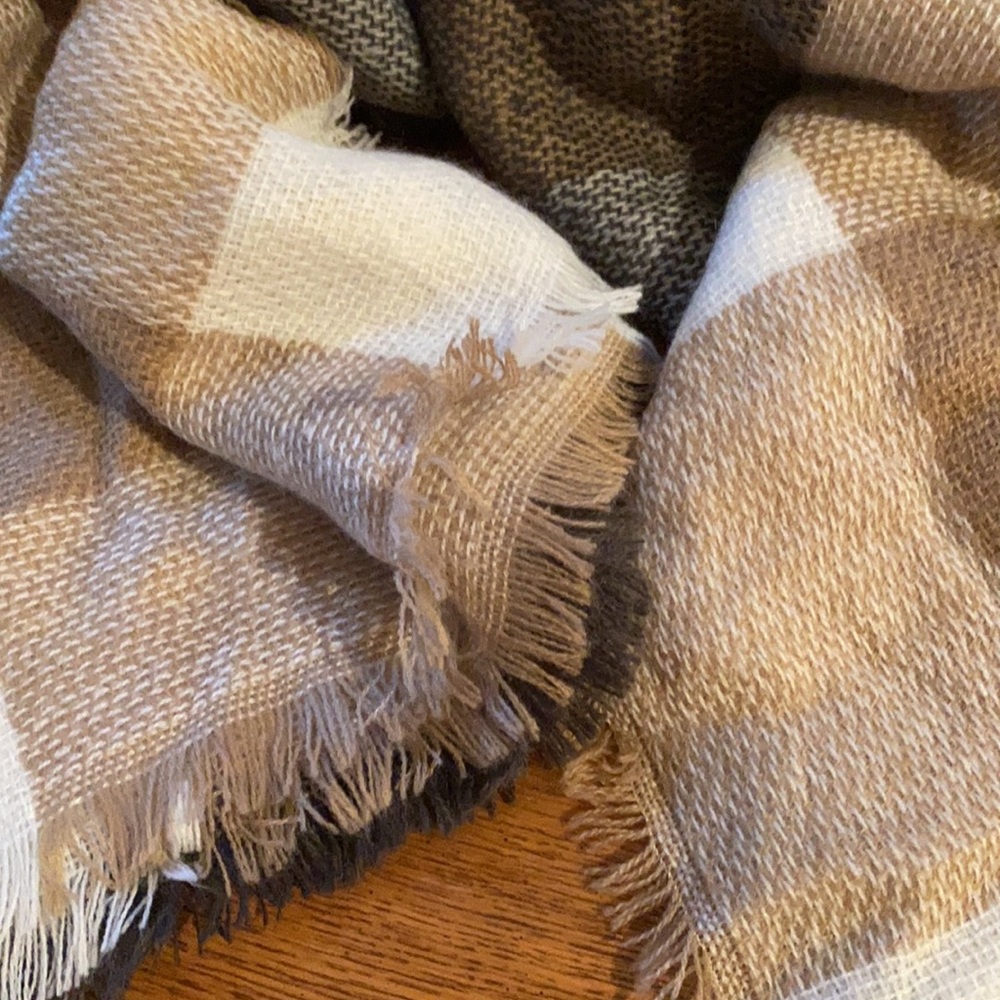 Knit scarf